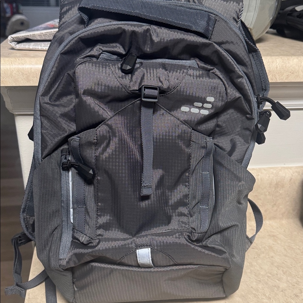 NWOT Hydration Water Reservoir Back Pack Gray and Blue Nylon